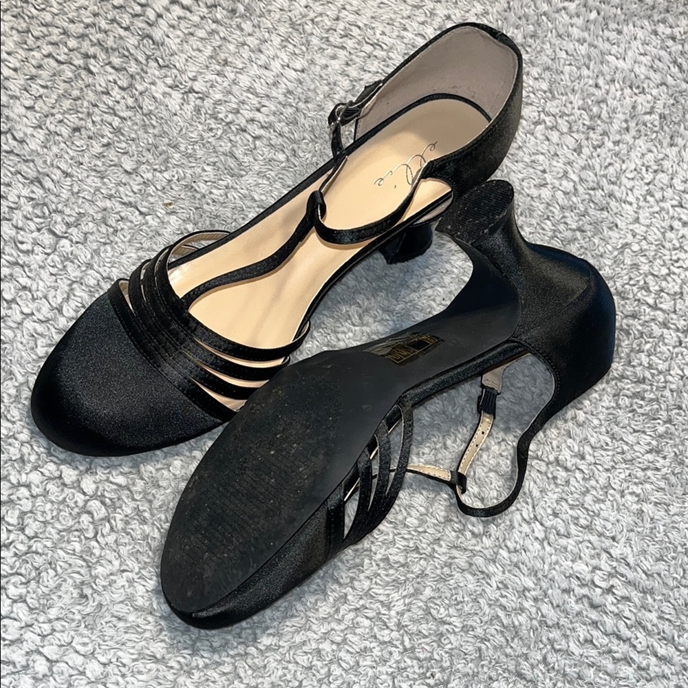 Ellie Black Heels Elegant and Timeless